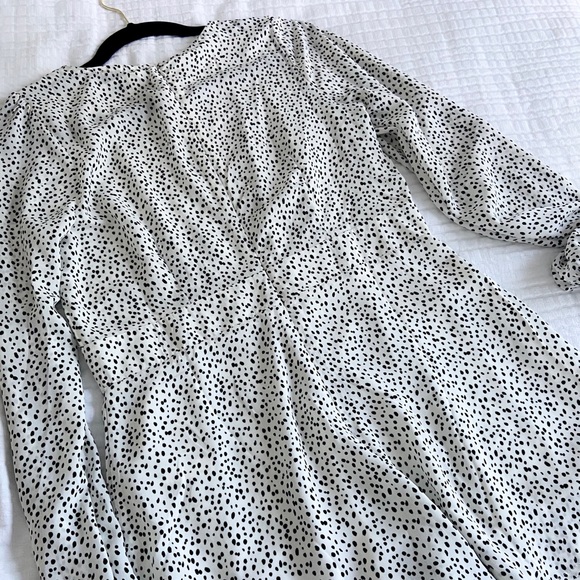 ❌❌SOLD❌❌Black & White Romper - Picture 7 of 7